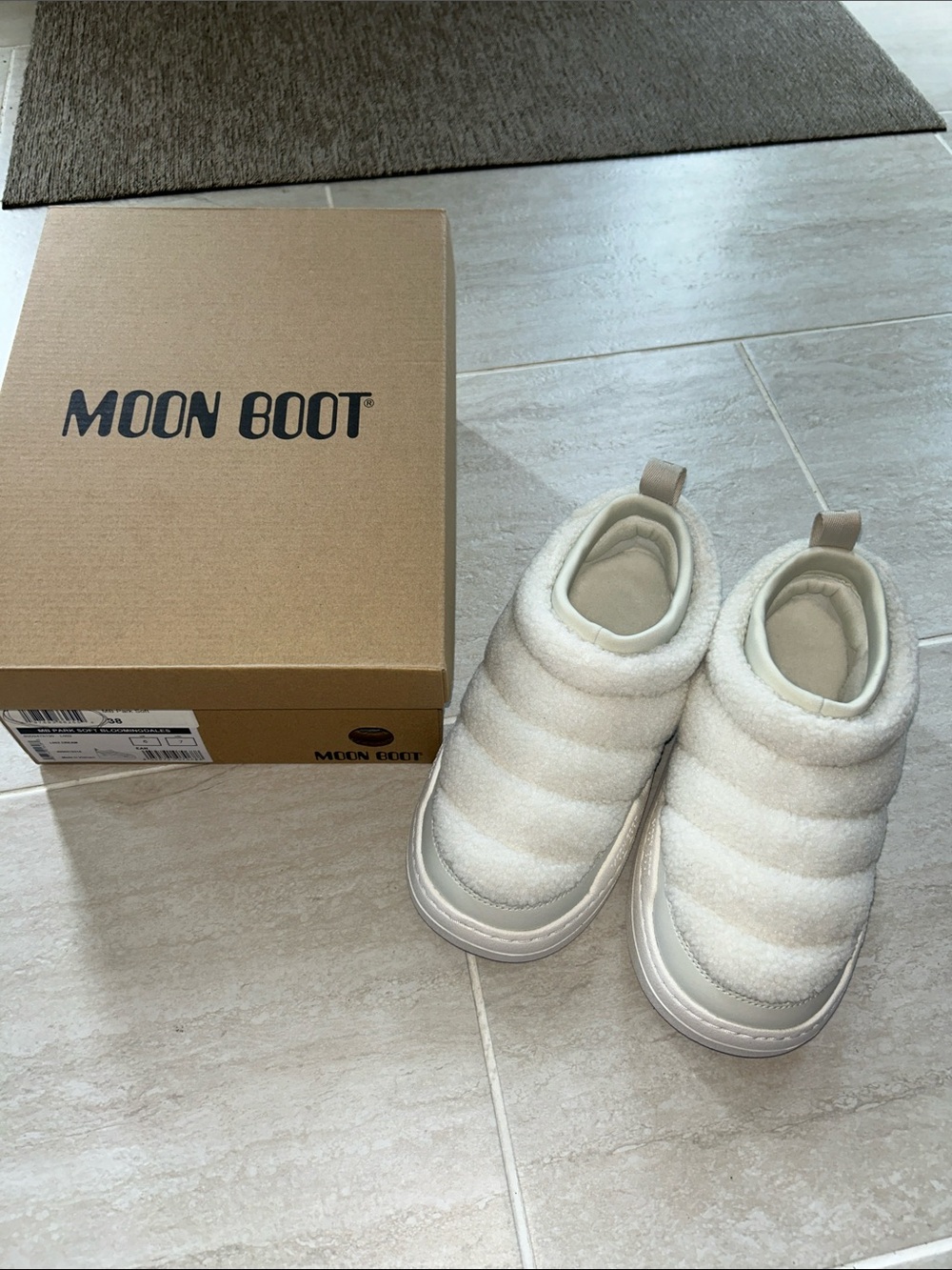 Moon boot soft booties. US 6-7